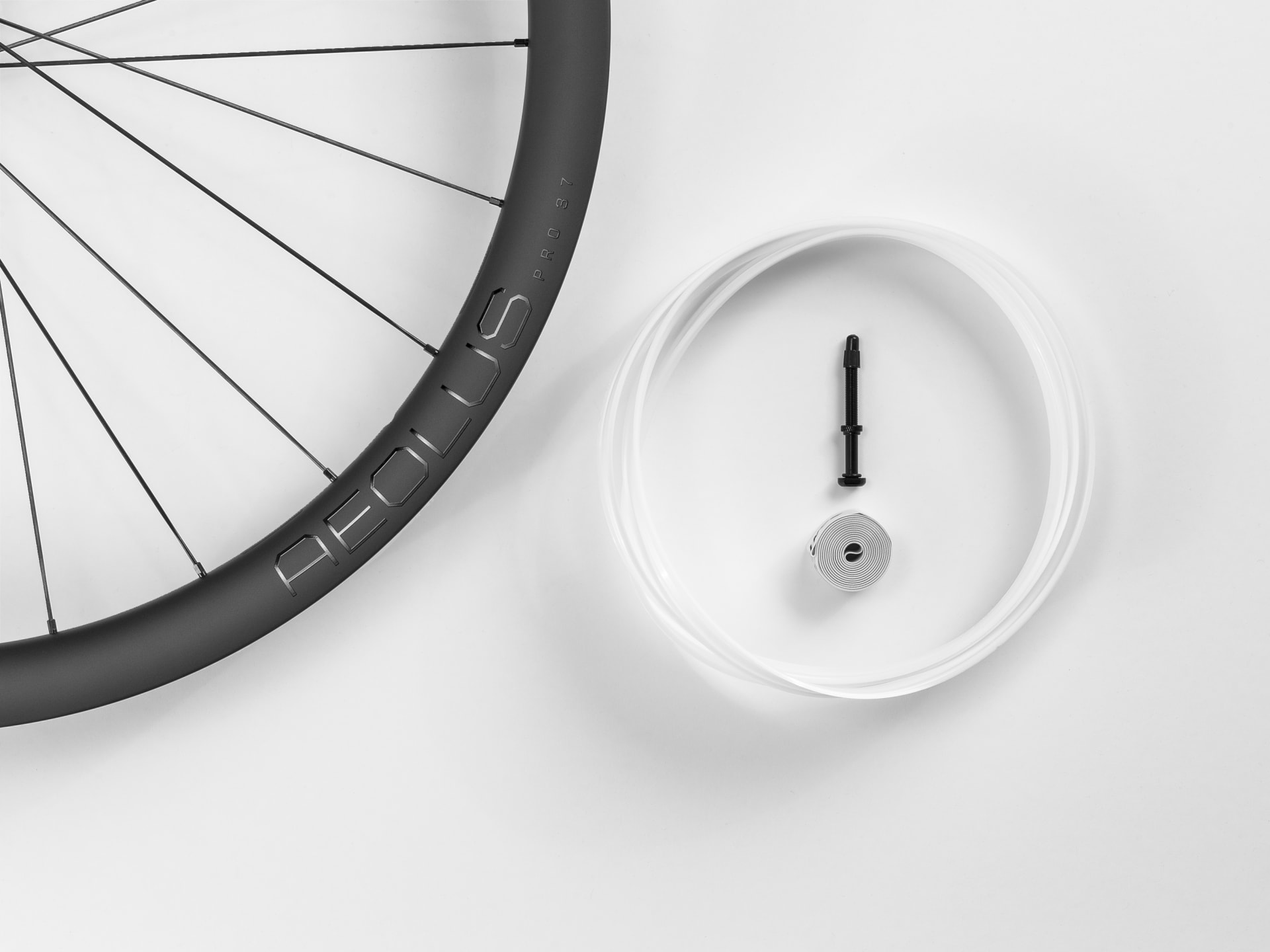 Bontrager Aeolus Pro 37 TLR Disc Road Wheel