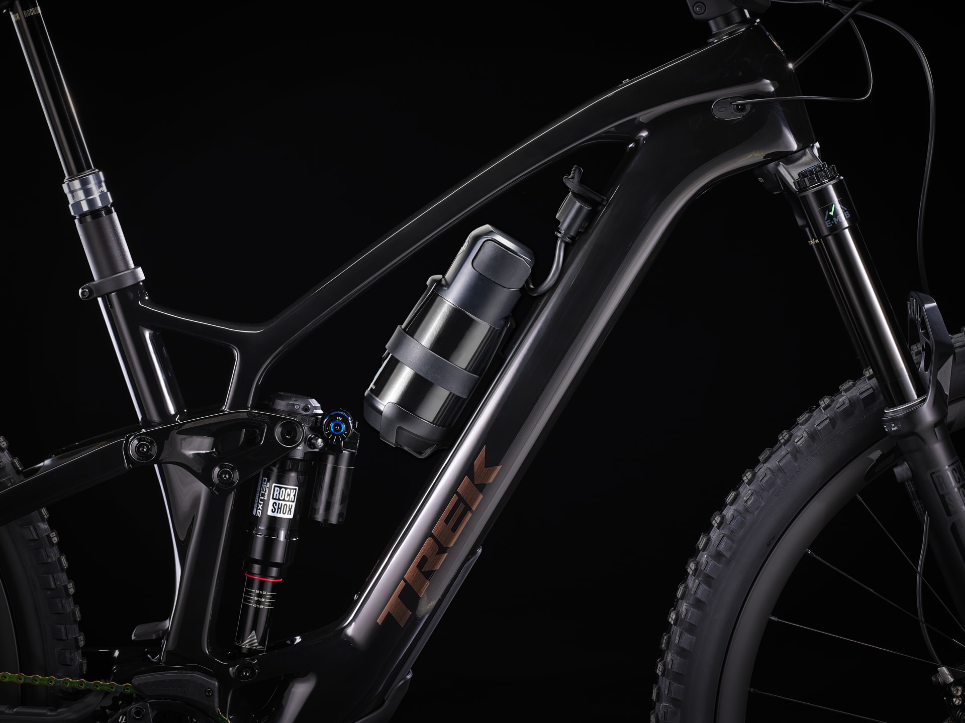 FuelEXe99XX1AXS_23_36373_A_Accessory1