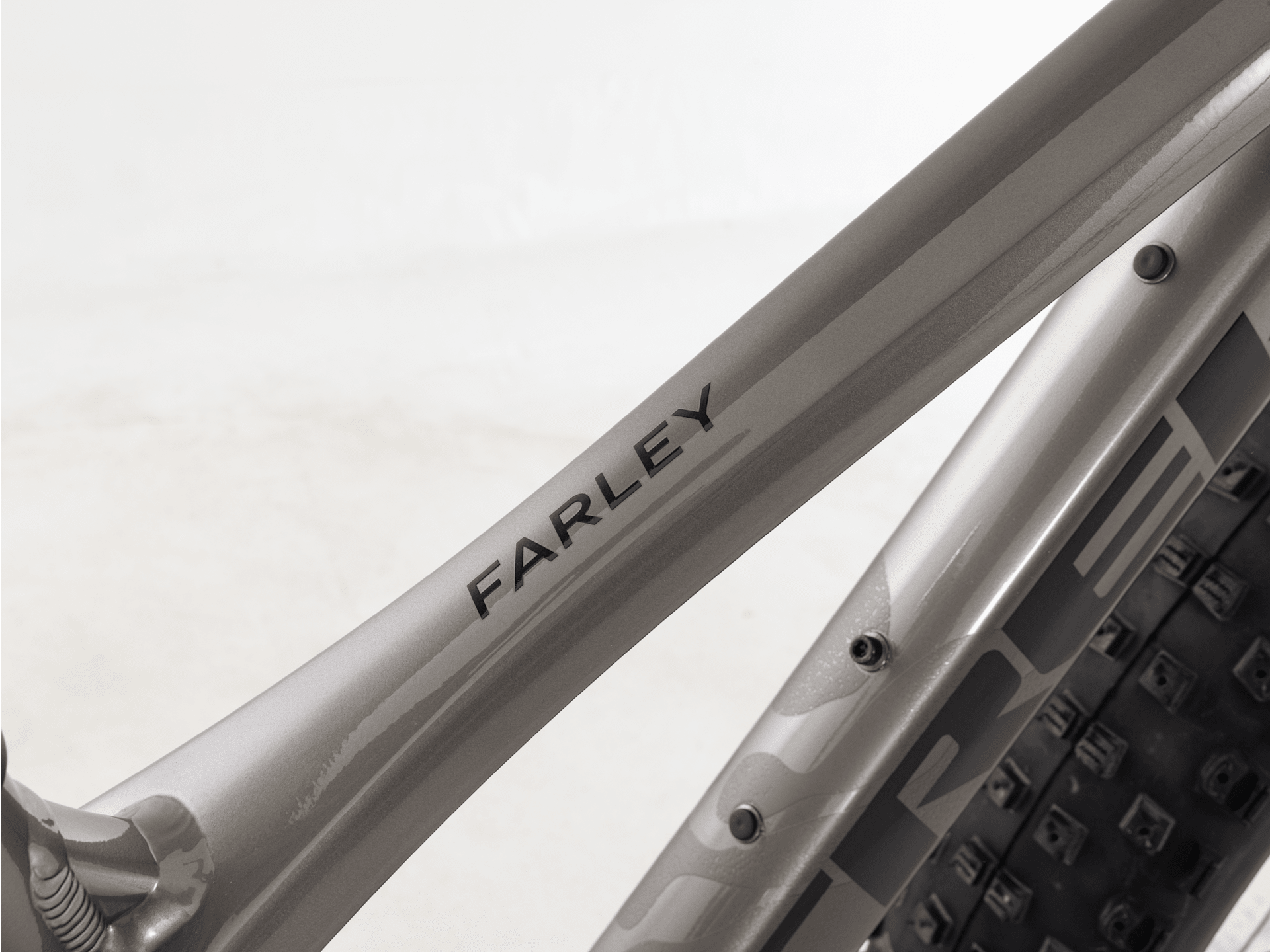 Farley 9 - 2027, Small