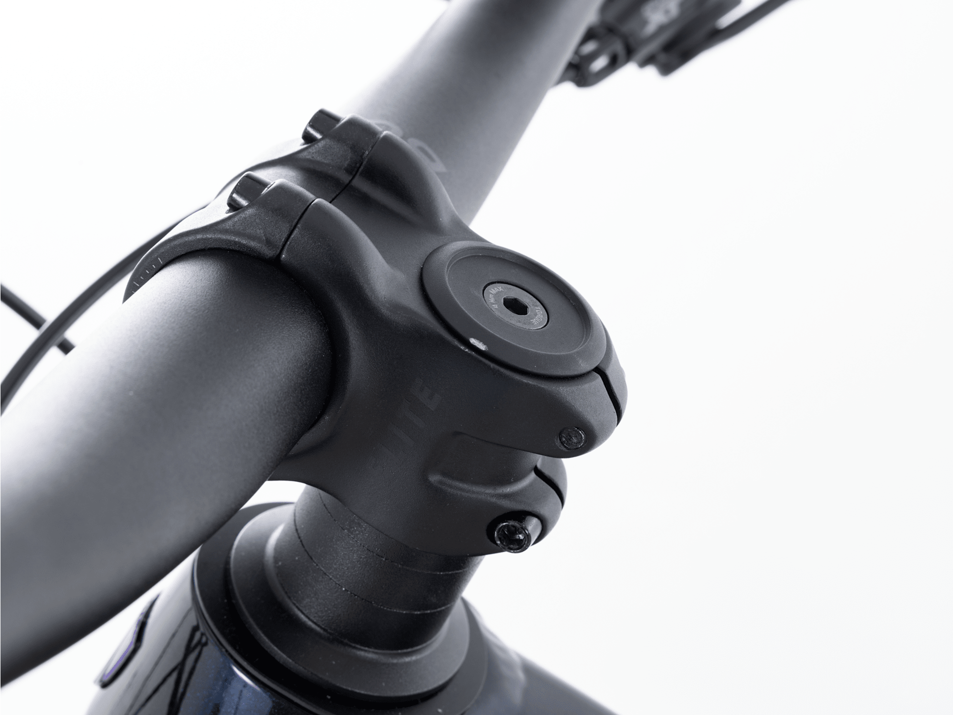 Slash 8 Gen 6 - 2025, Large