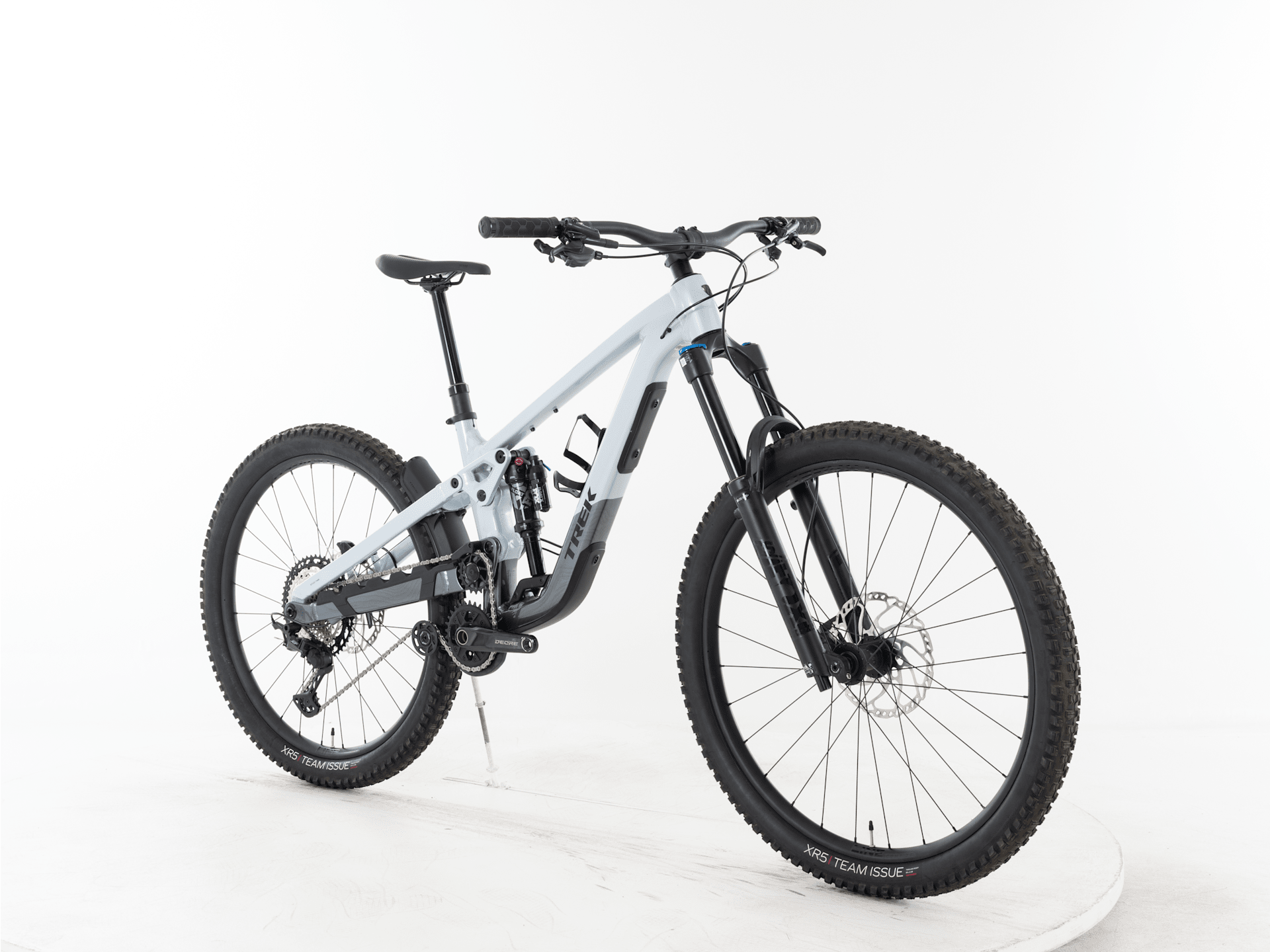 Slash 8 Gen 6 - 2025, Medium