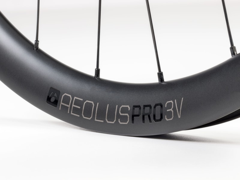 Bontrager Aeolus Pro 3V カーボンホイール　ピレリタイヤ付