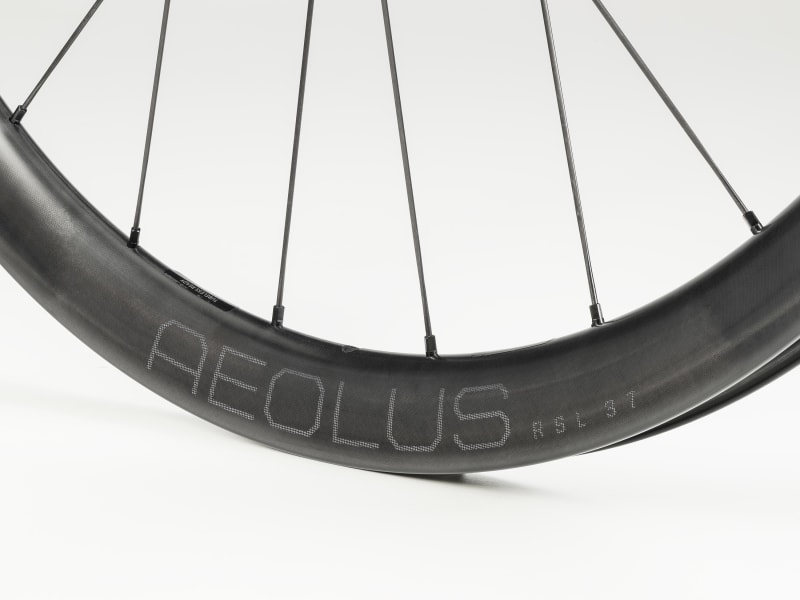 Bontrager aeolus rsl 37v tlr disc road wheel 2025