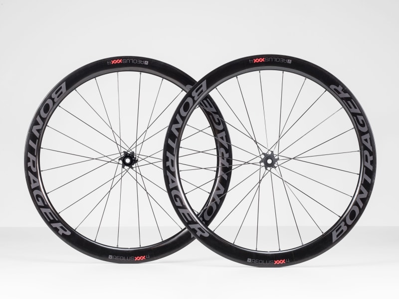 Bontrager aeolus xxx 4 deals tlr disc clincher road wheel