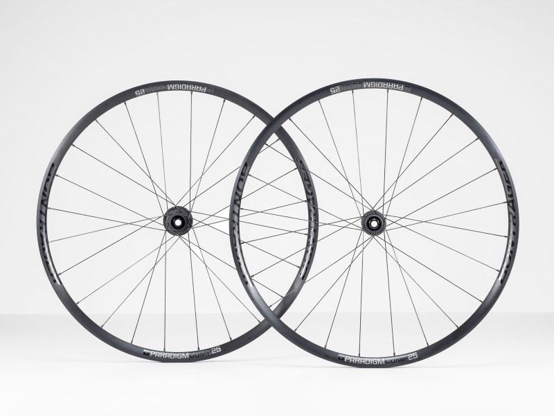 Bontrager Paradigm Comp 25 TLR Disc Road Wheel - Trek Bikes