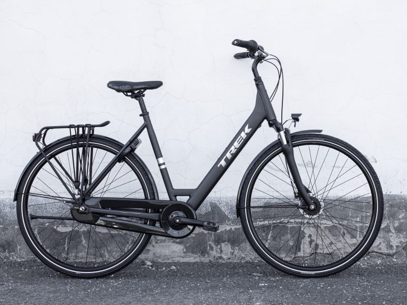 District 1 Equipped Lowstep Trek Bikes GB