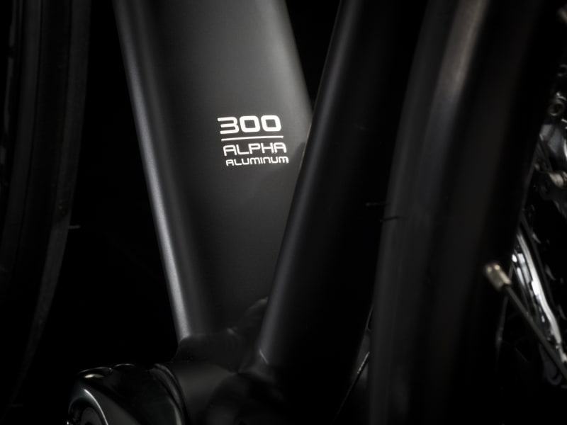Trek emonda best sale alr alpha 300
