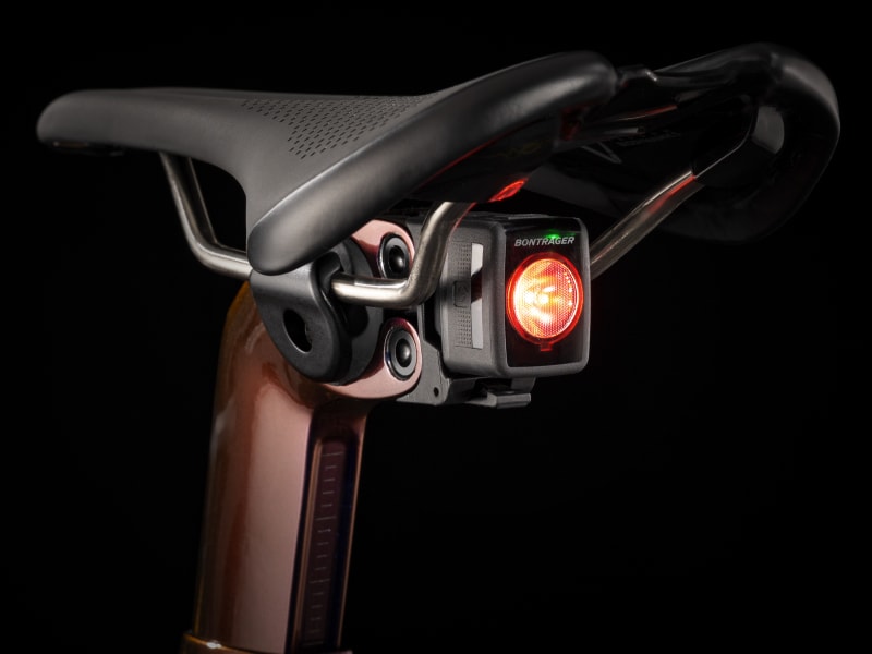Trek madone slr rear hot sale reflector and light bracket