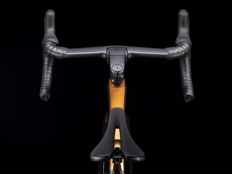 Trek madone slr sales 8 disc 2021