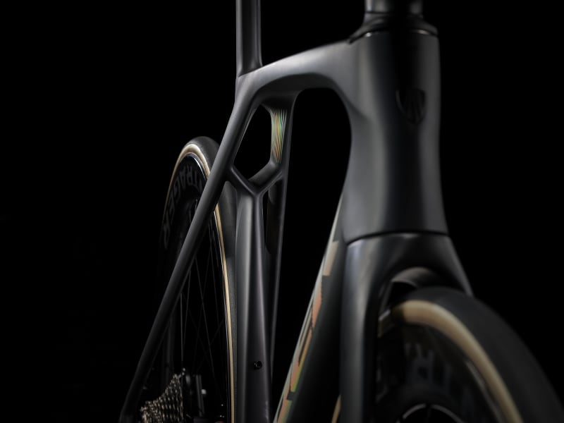 Bicicleta carretera carbono, marca Trek, modelo 2023-2024 Madone SLR 9 Gen  7. Color negro, rojo, azul, gris o marrón — OnVeló Cycling