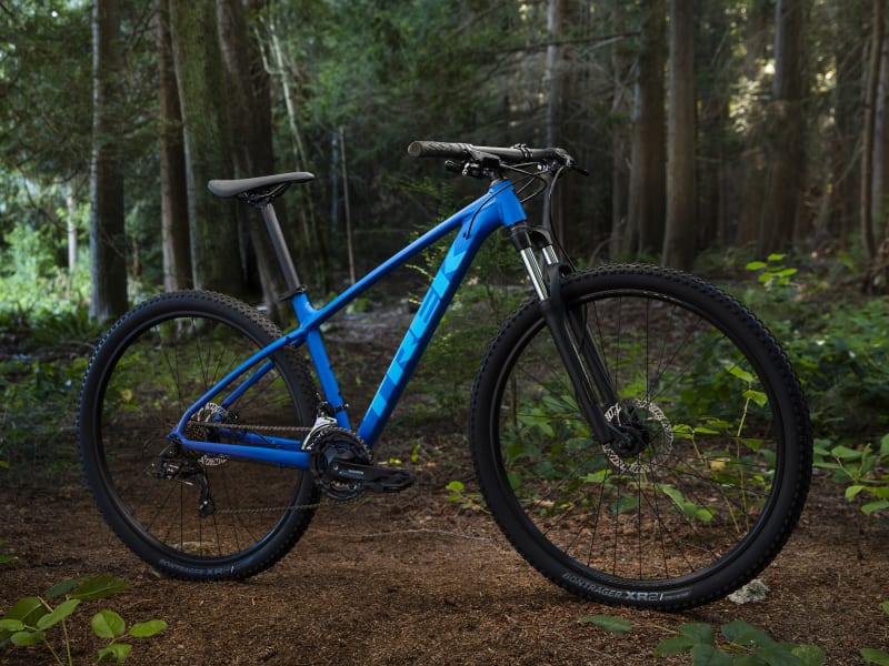 Trek marlin 5 outlet black and blue