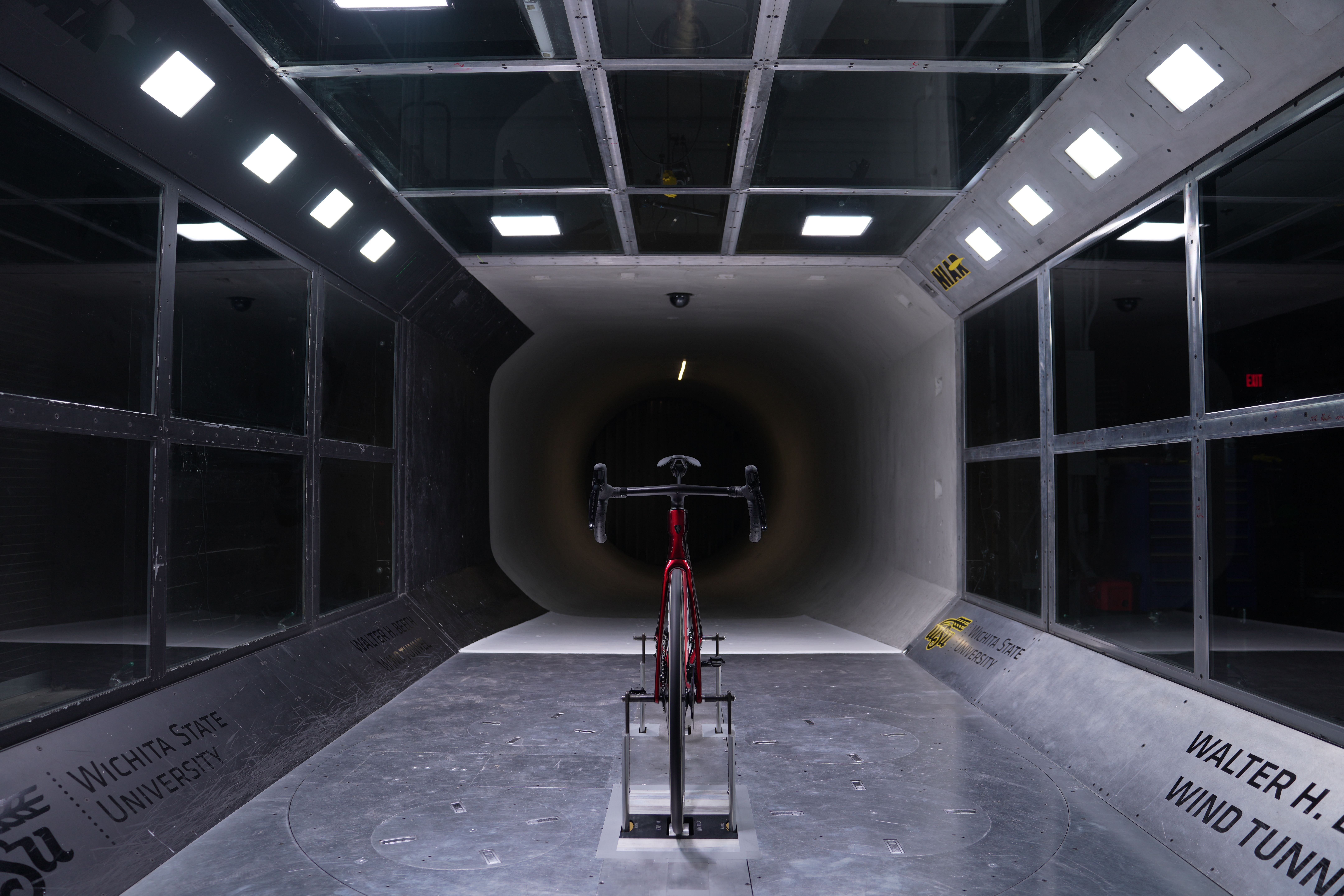 MY25_Madone_Gen_8_SL_SLR_Wind_Tunnel_DSC09573
