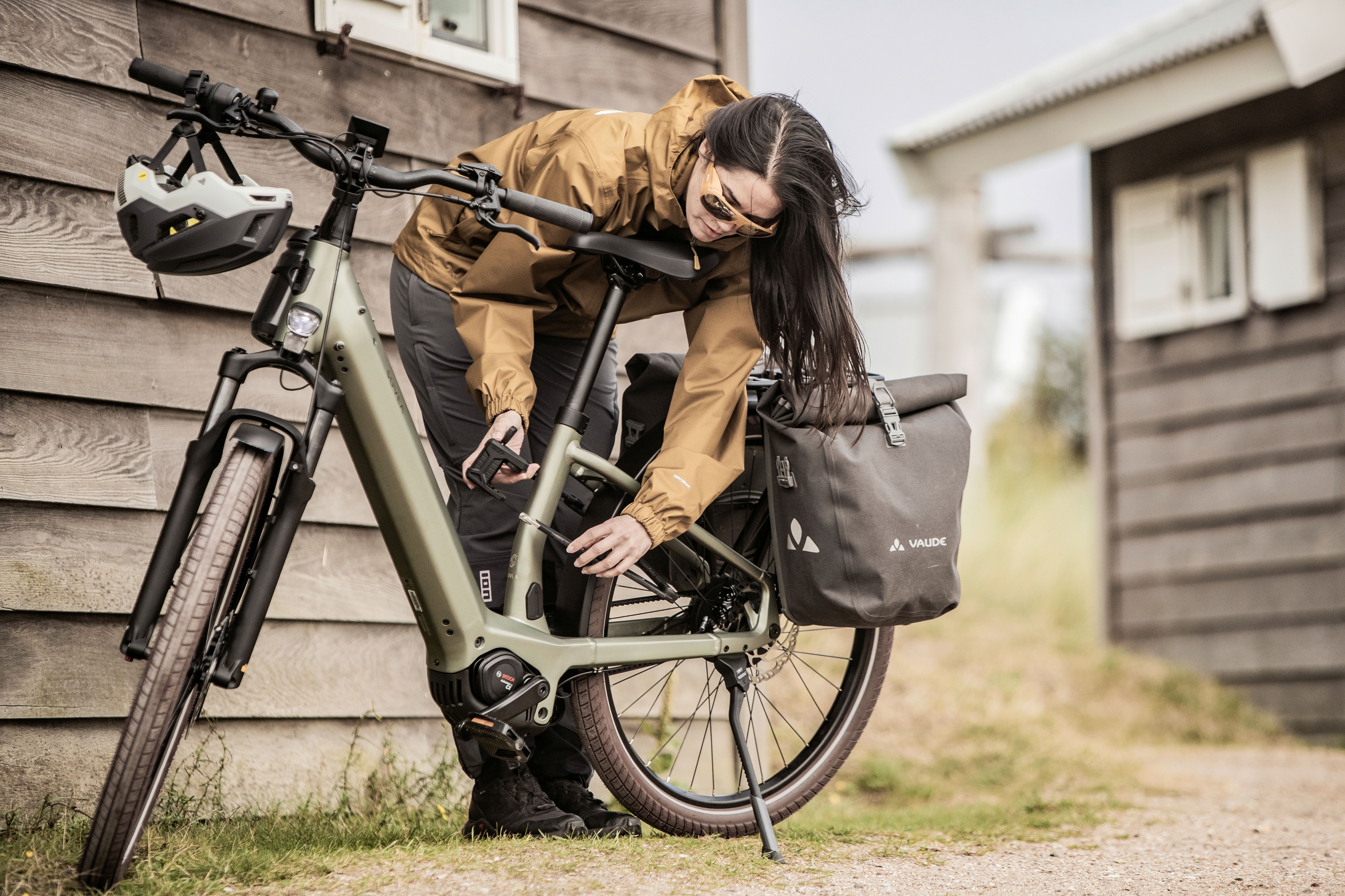 Hybrid and trekking electric bikes for commuting, cycle paths and touring