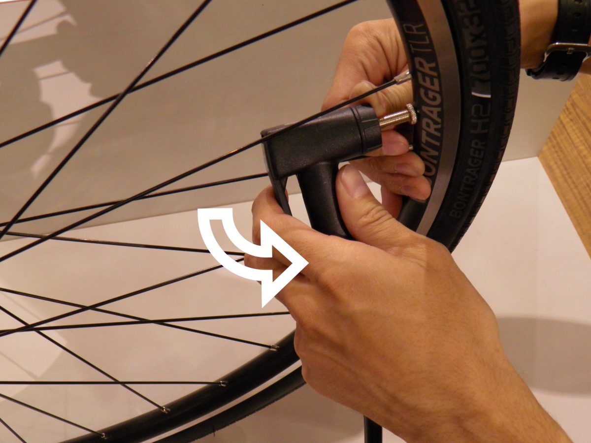 スポーツバイクの空気の入れ方 - Trek Bikes (JP)