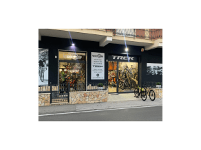 Trek retail stores clearance