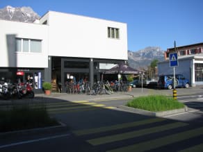 Trek stockists top