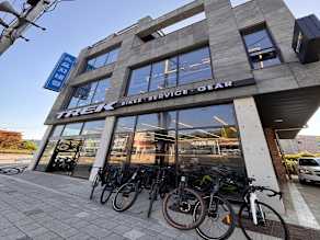 Trek flagship store 2025