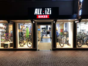 Concept sale store trek