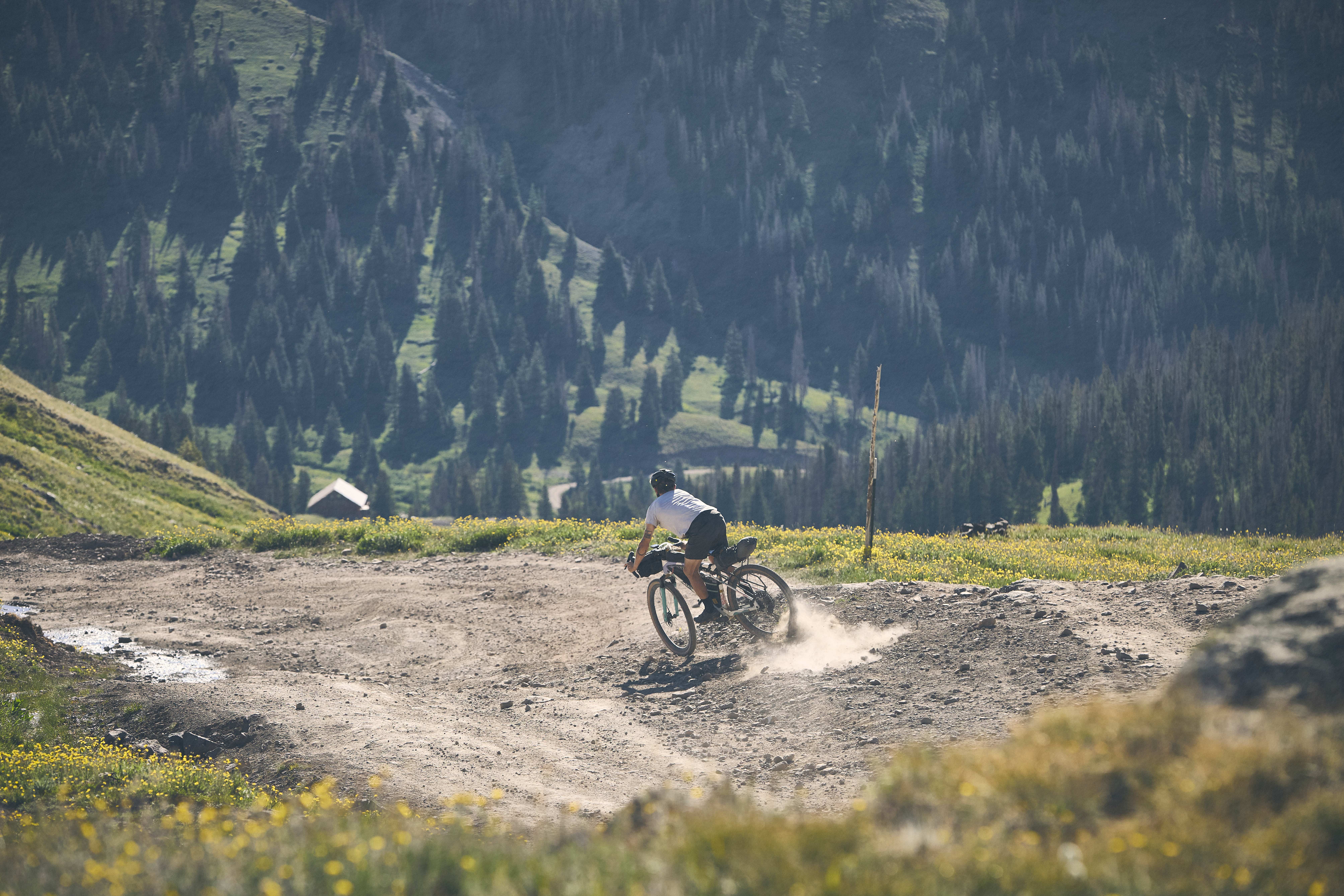 2026 CheckOUT SL 5 Gravel Road Bike banner 5