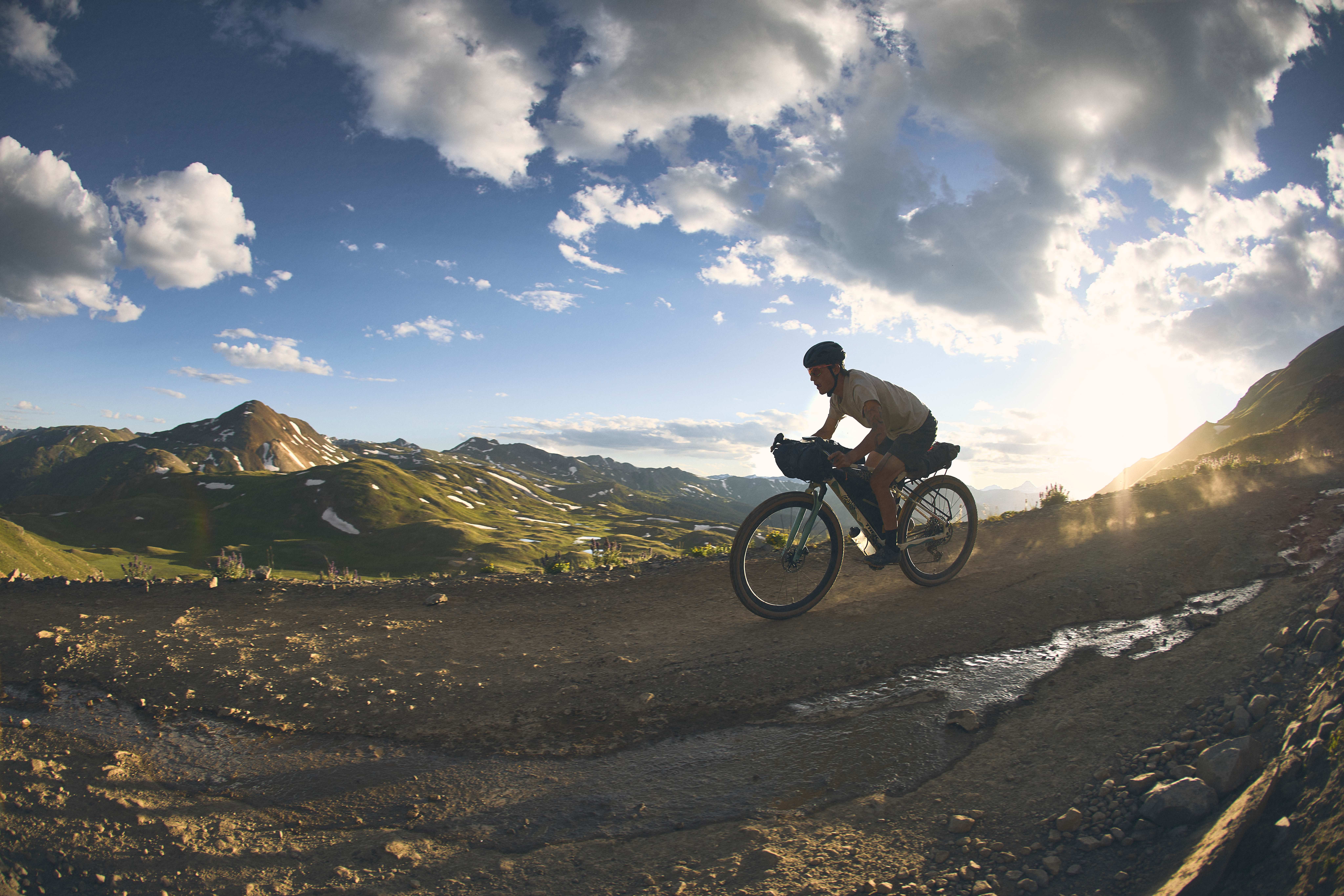 2026 CheckOUT SL 5 Gravel Road Bike banner 7