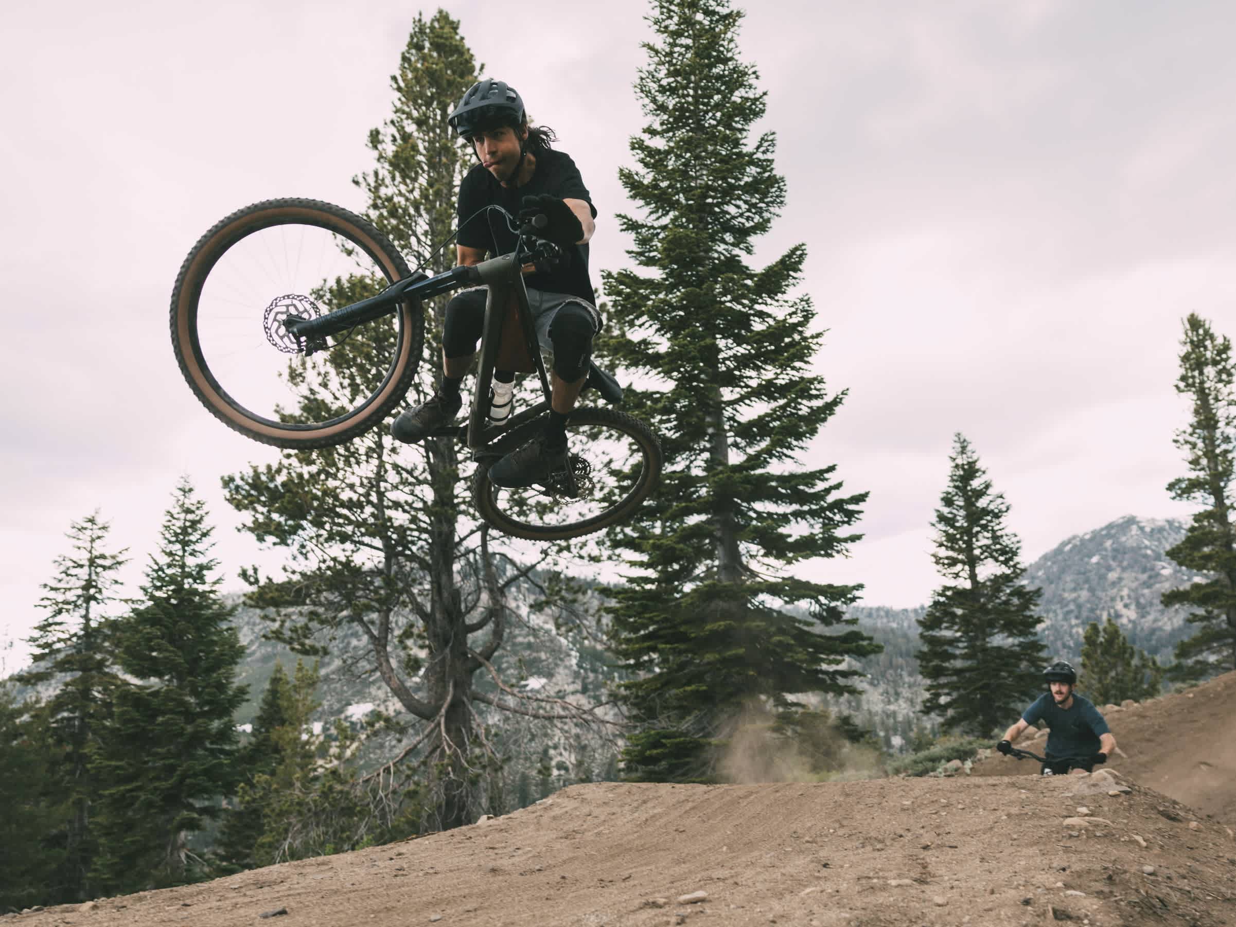 2026 Roscoe 8 Gen 4 Hardtail Mountain Bike banner 3