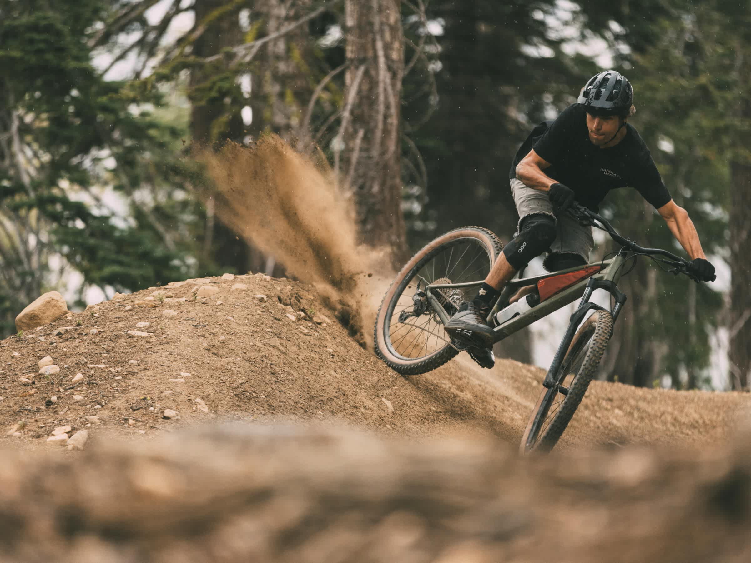 2026 Roscoe 8 Gen 4 Hardtail Mountain Bike banner 4