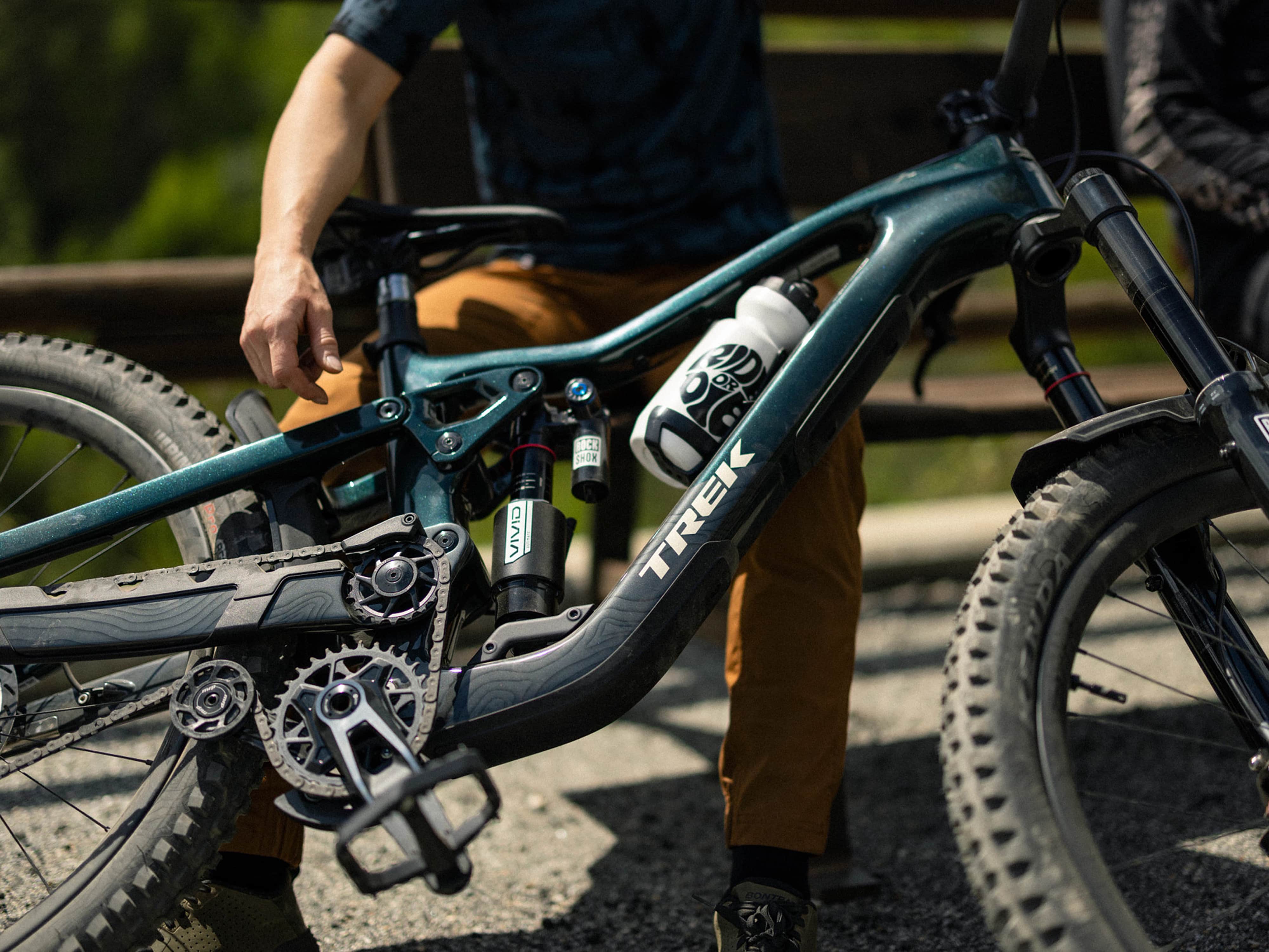 2025 Slash 9.9 X0 AXS T-Type Gen 6 Full Suspension Mountain Bike banner 2