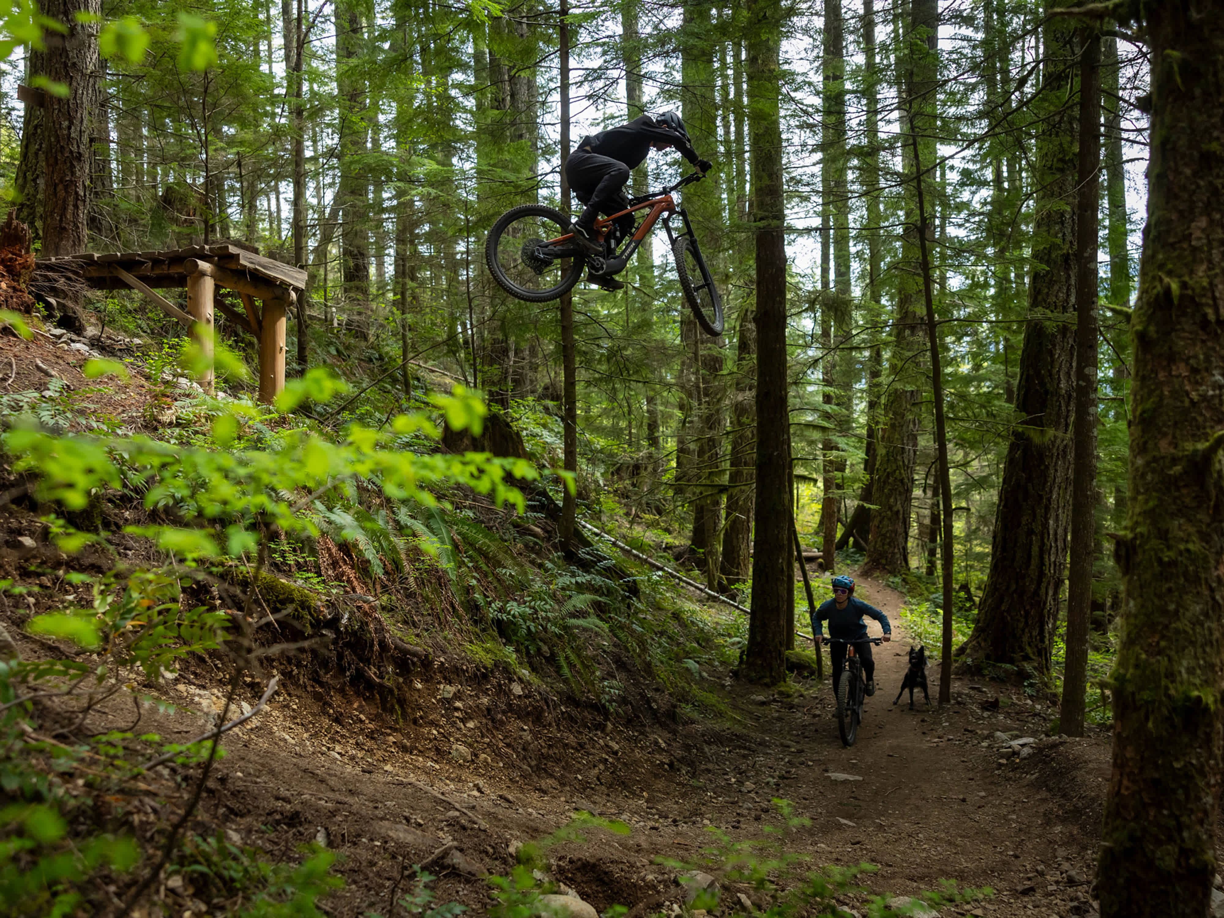 2025 Slash+ 9.7 SLX/XT Full Suspension Electric Mountain Bike banner 1