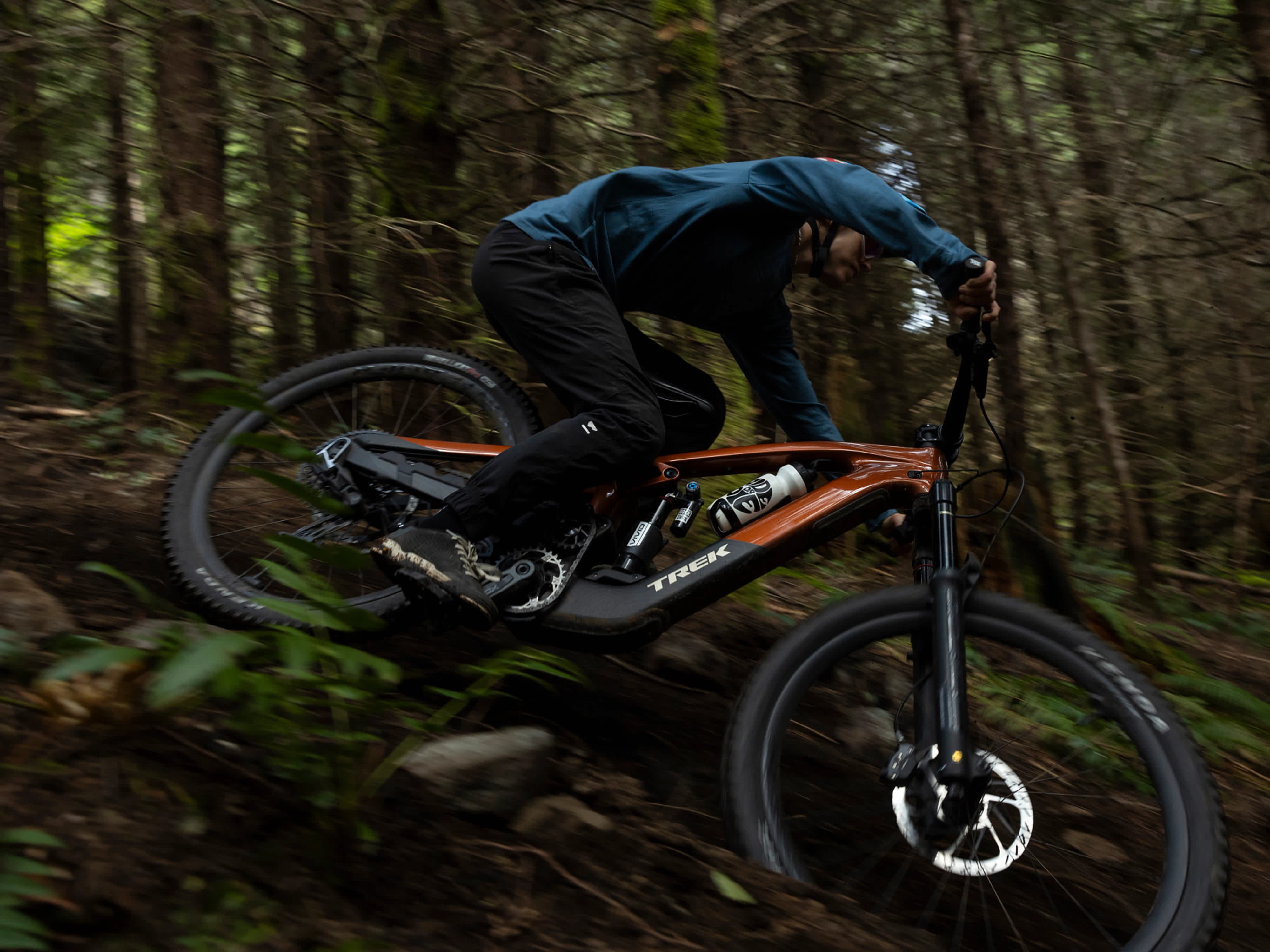 2025 Slash+ 9.7 SLX/XT Full Suspension Electric Mountain Bike banner 2