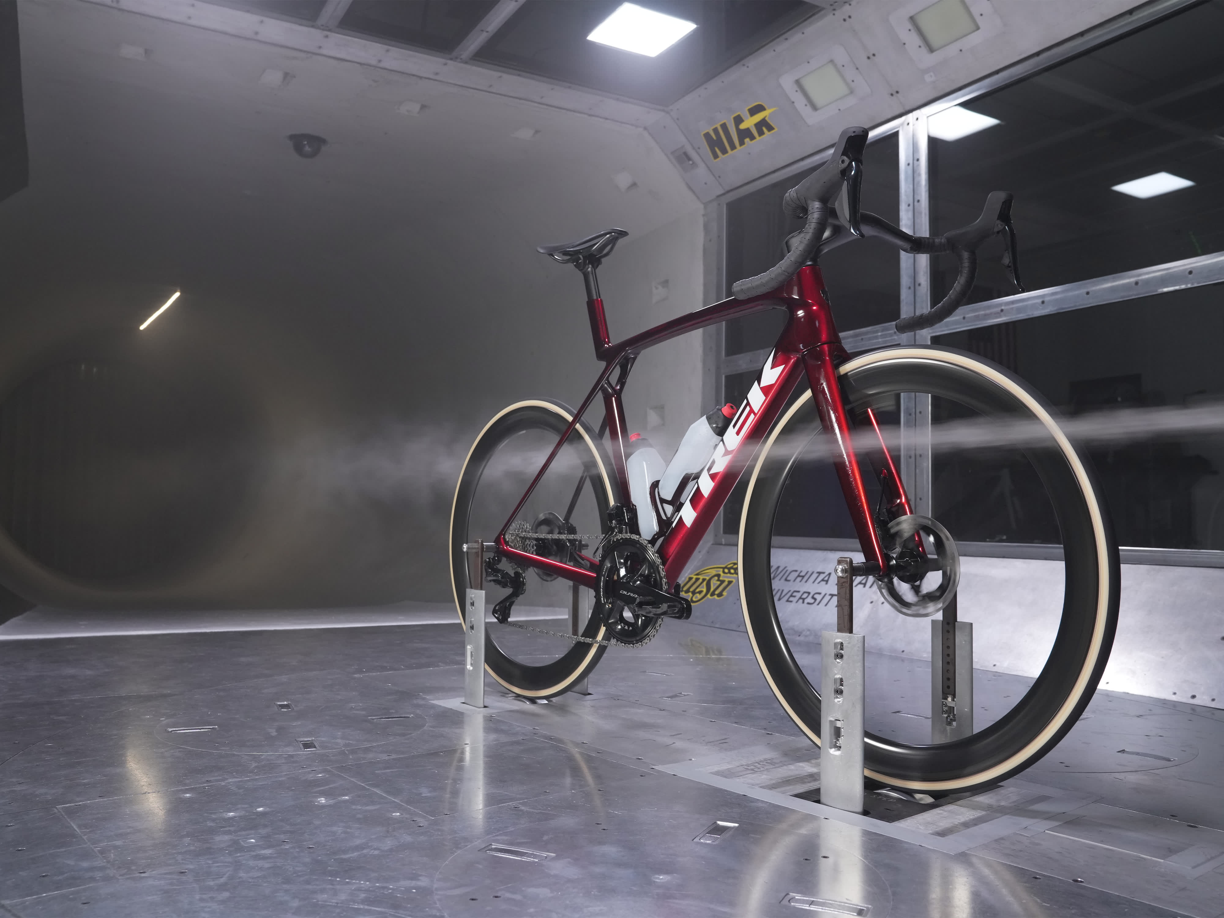 2025 Madone SL 5 Gen 8 Road Bike banner 2