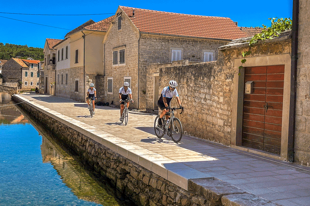 Slidshow of the amazing Trek Travel land and sea tour locations