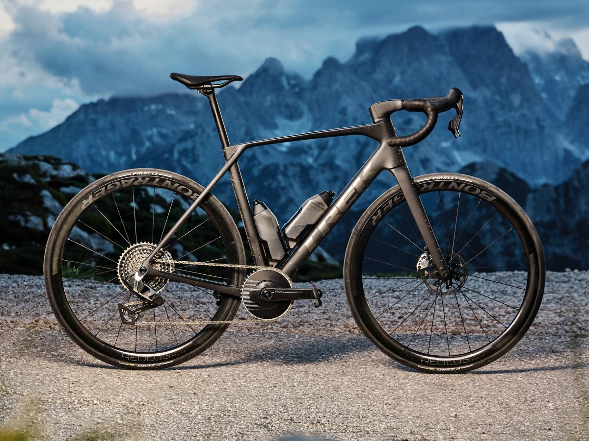 Domane bike on a gravel mountain overlook