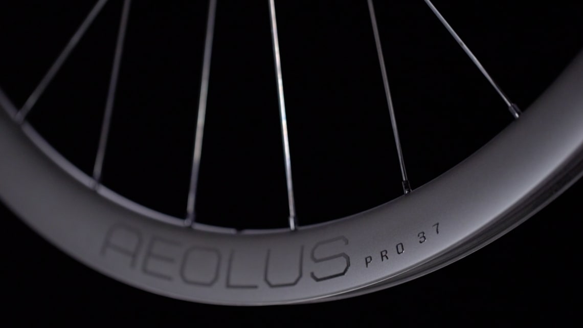 Bontrager Aeolus Pro 37 TLR Disc Road Wheel - Trek Bikes