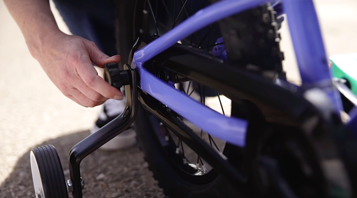 Toolless training wheels