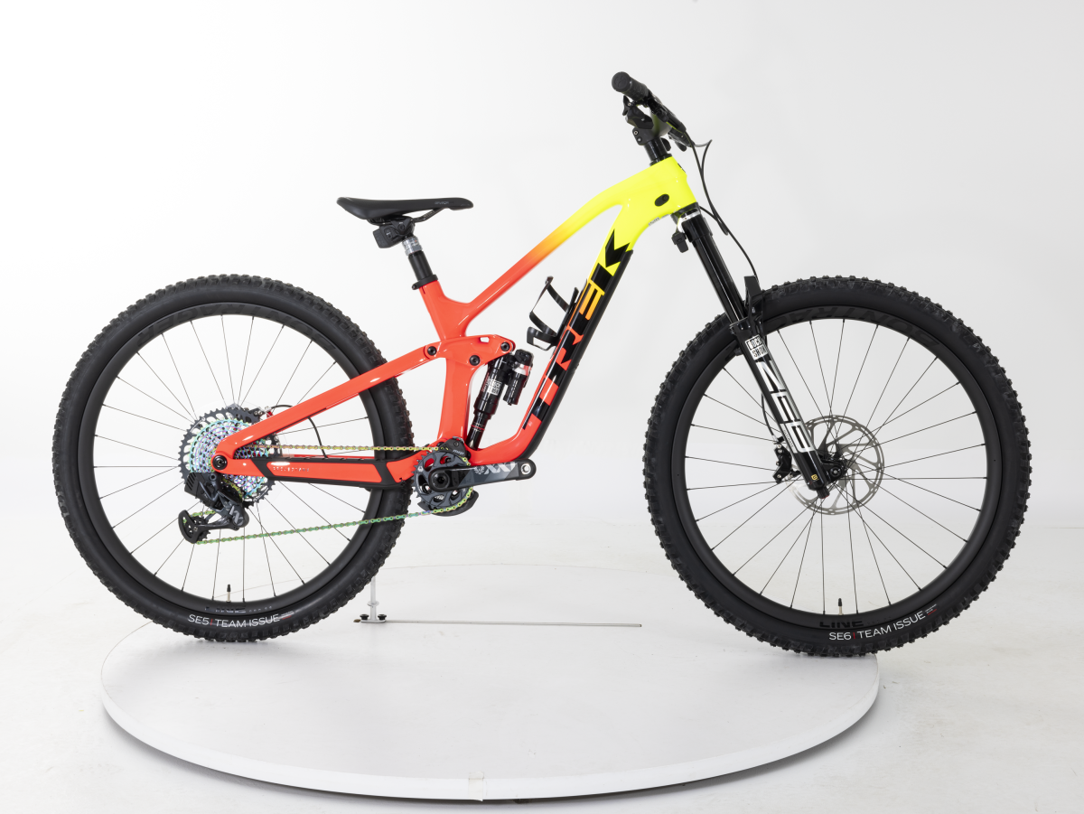 Trek slash travel hotsell