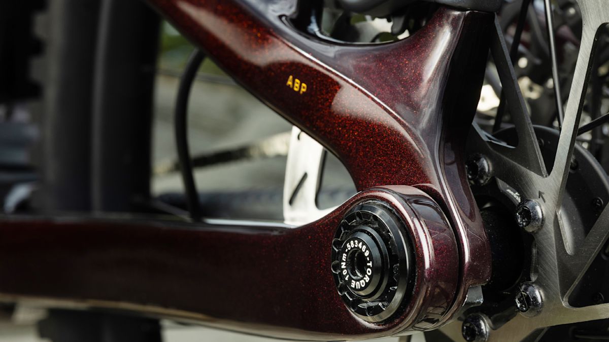 Active Braking Pivot