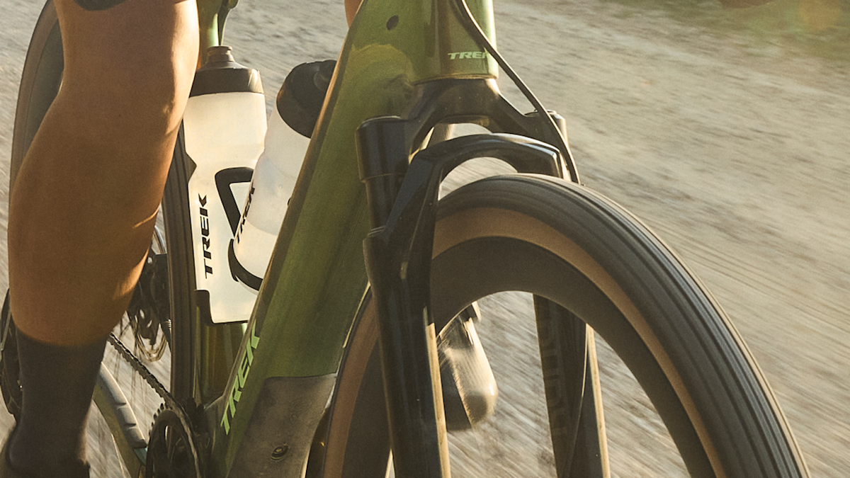 Compatible with suspension fork and dropper post