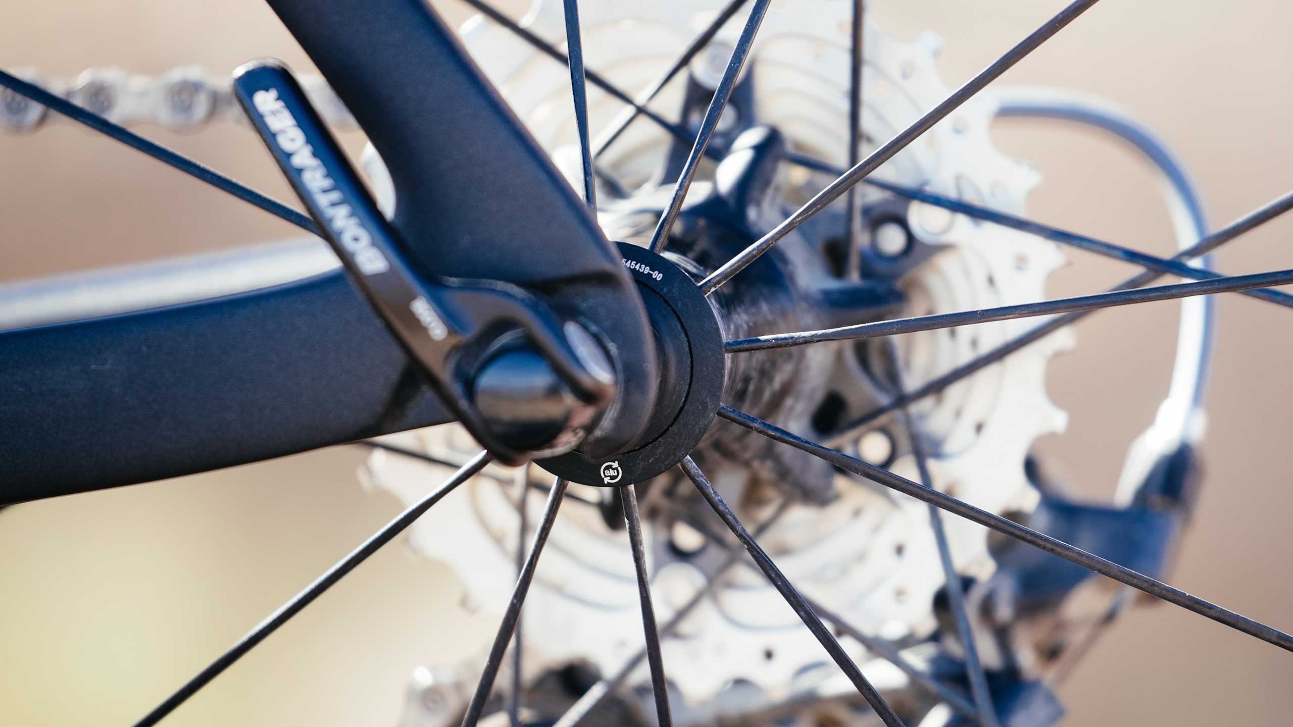 スルーアクスル Madone BONTRAGER TREK トレック ボントレガ スキュワー＆スルーアクスル - Trek Bikes (JP)