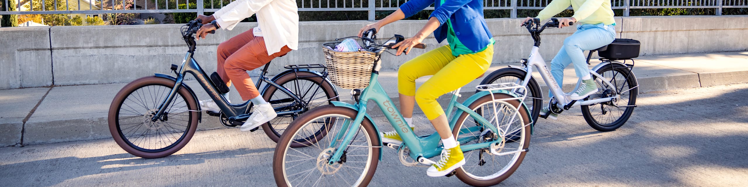 womens cruiser bicycle Firmstrong Siren Lady 3 Speed Beach White inch three Funky Womens Genuine Leather Color:Maldives Blue Gift for Cyclist