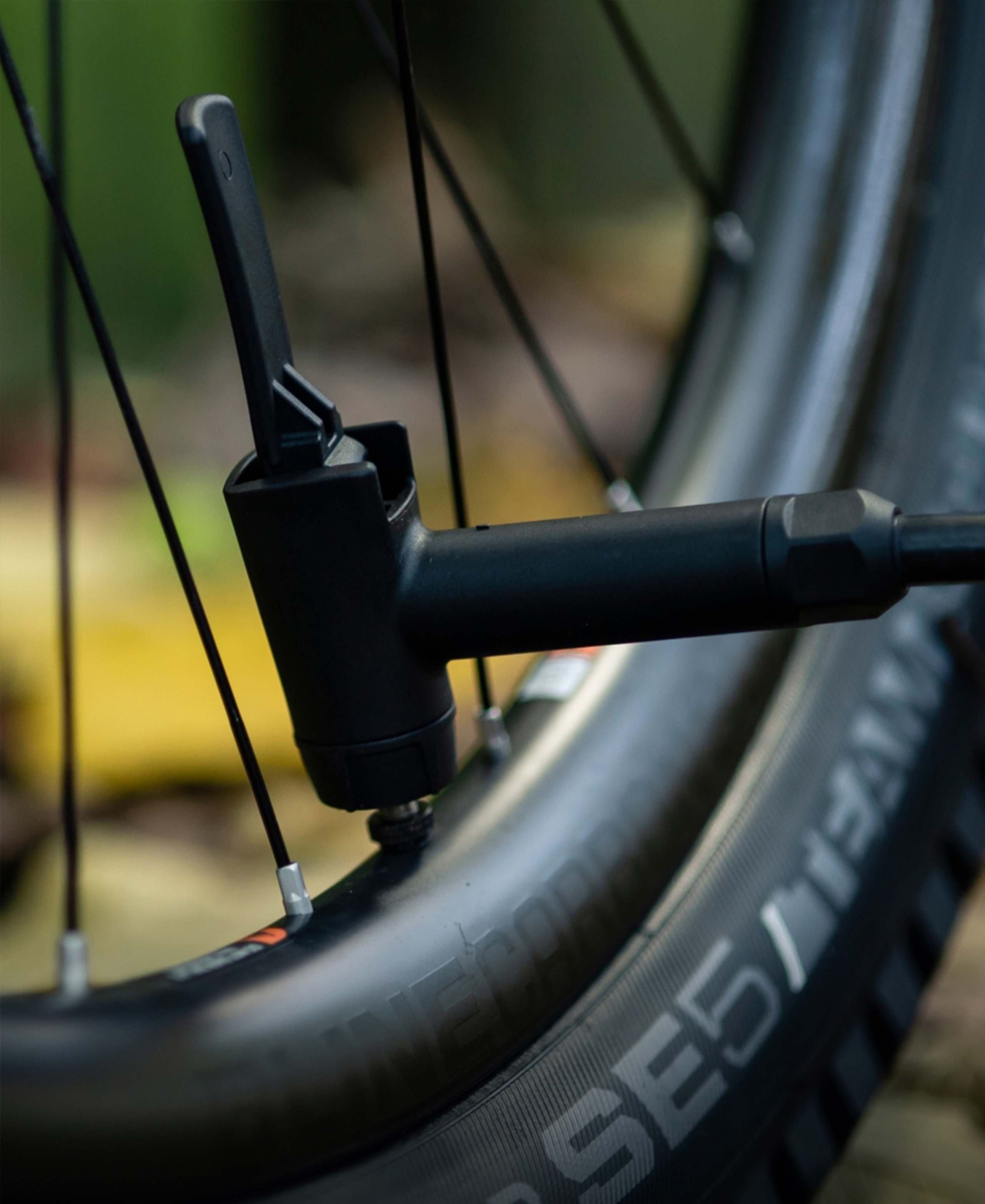 Bontrager TLR Flash Charger Floor Pump - Trek Bikes