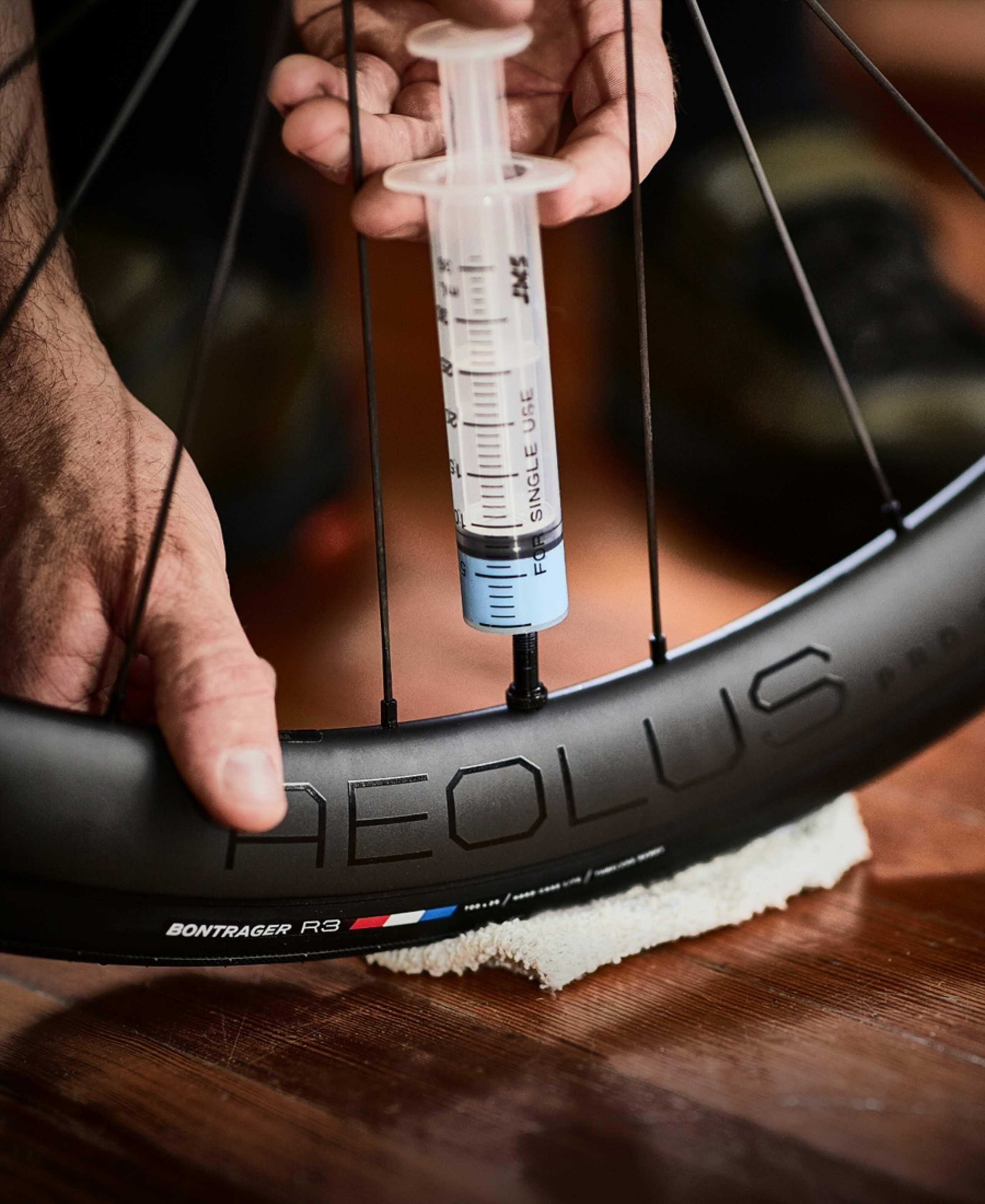 Bontrager Aeolus Elite 35 TLR Disc Road Wheel - Trek Bikes