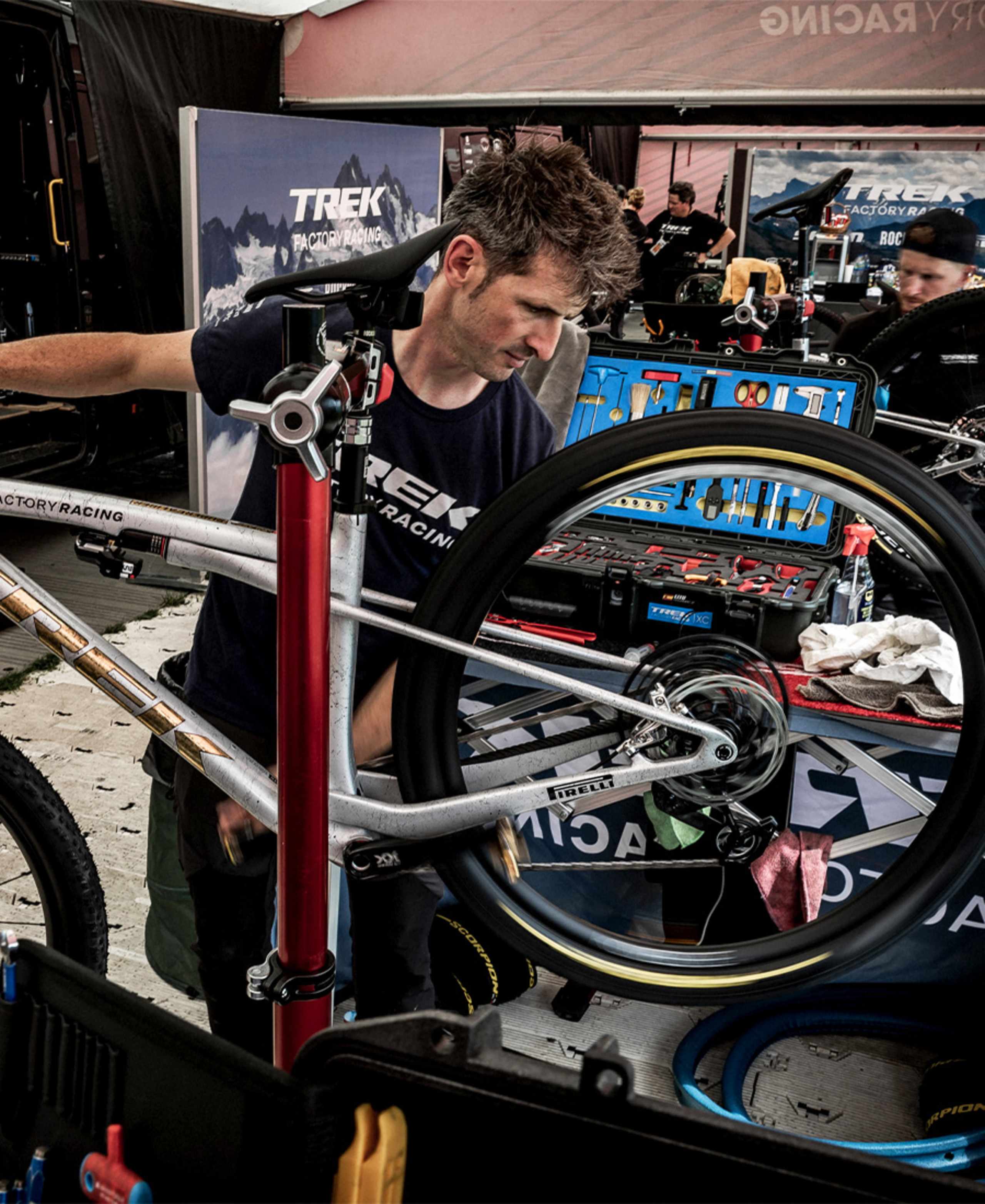 Session Downhill Bikes Online | Session MTB Collection