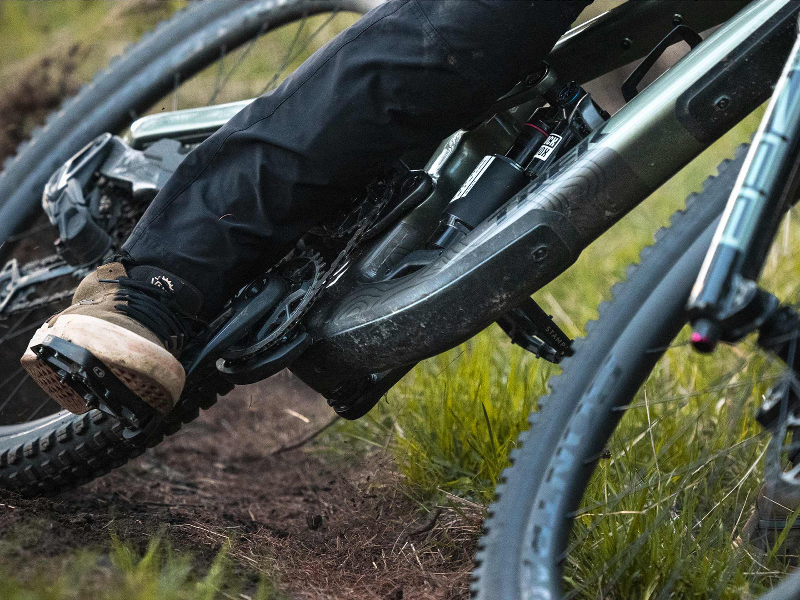 TrekのOCLVカーボンバイクテクノロジー - Trek Bikes (JP)