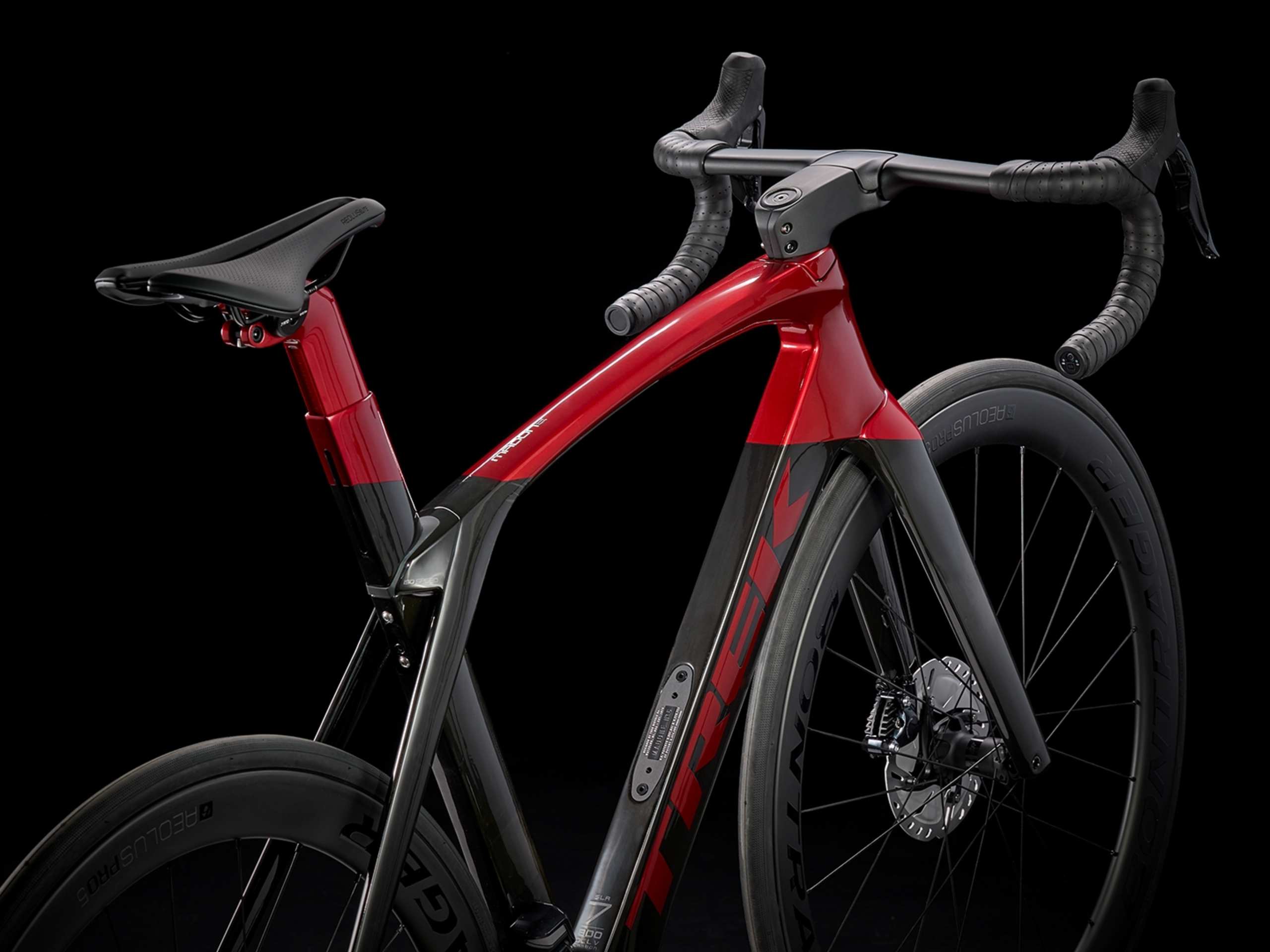 OCLV 800カーボンを解説：ロードバイクのための軽量な強度 - Trek