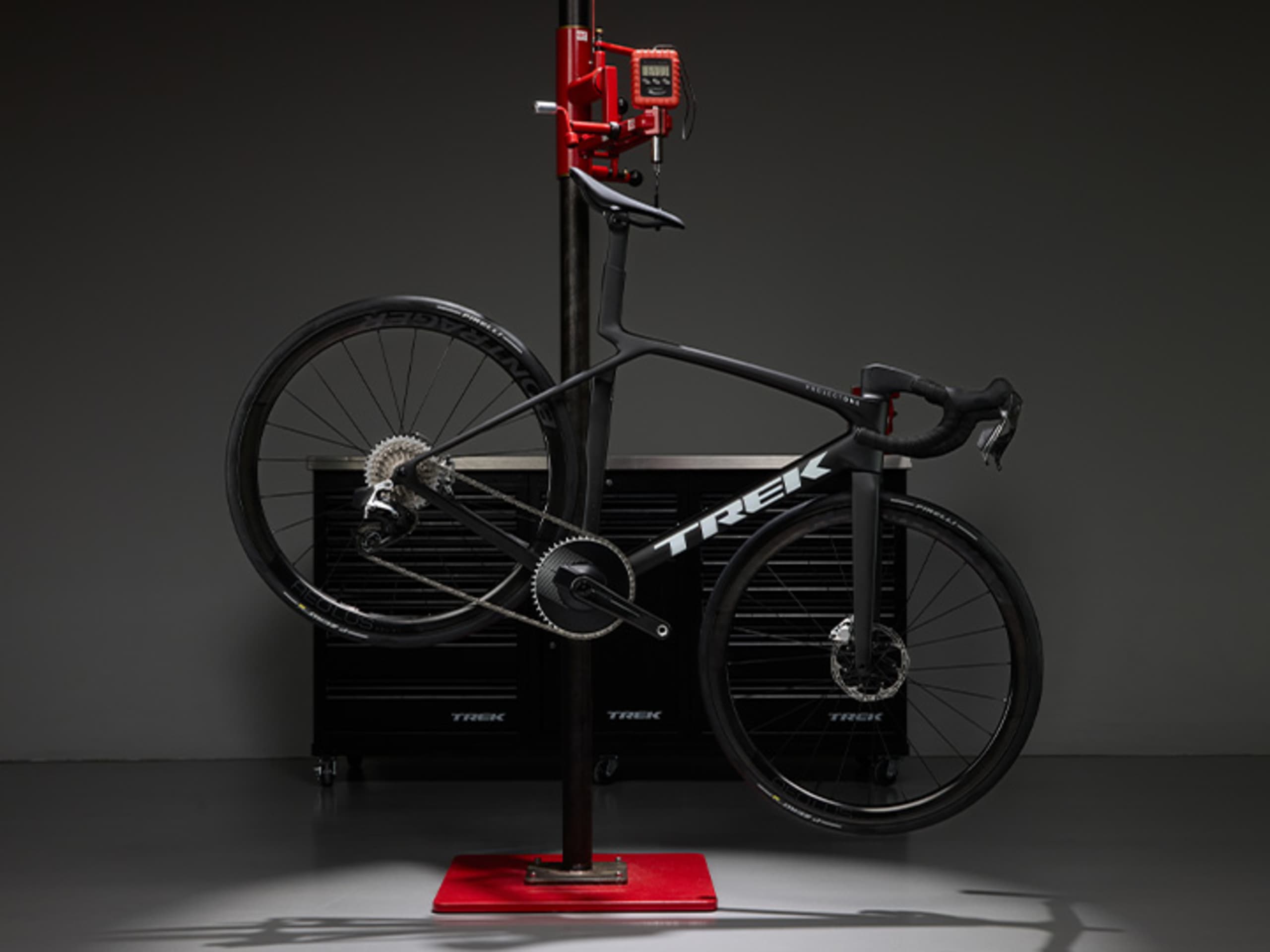 Trek Madoneロードバイク解説：高速かつ軽量 - Trek Bikes (JP)