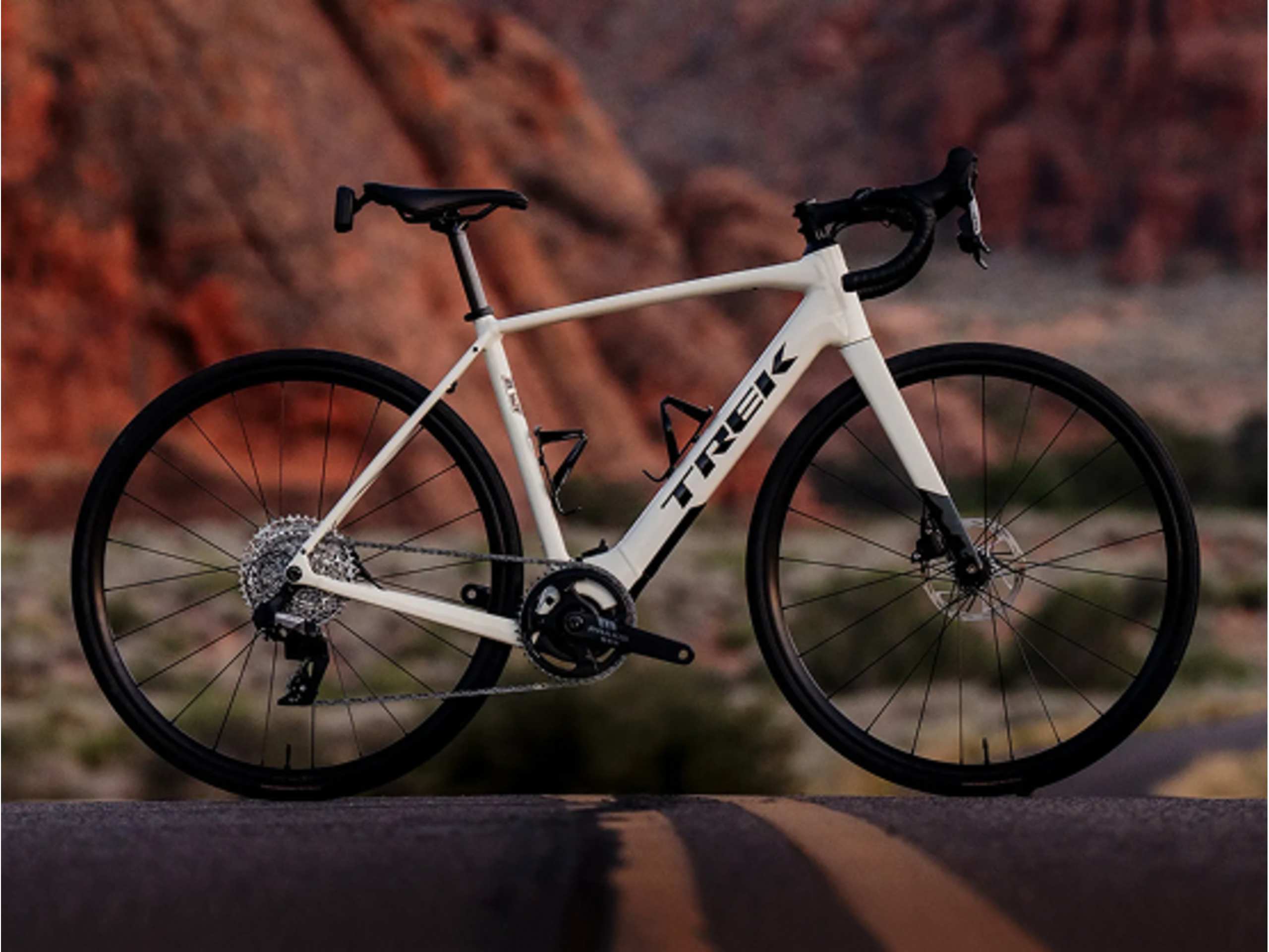 長距離ライドであなたにぴったりのDomaneを見つける - Trek Bikes (JP)